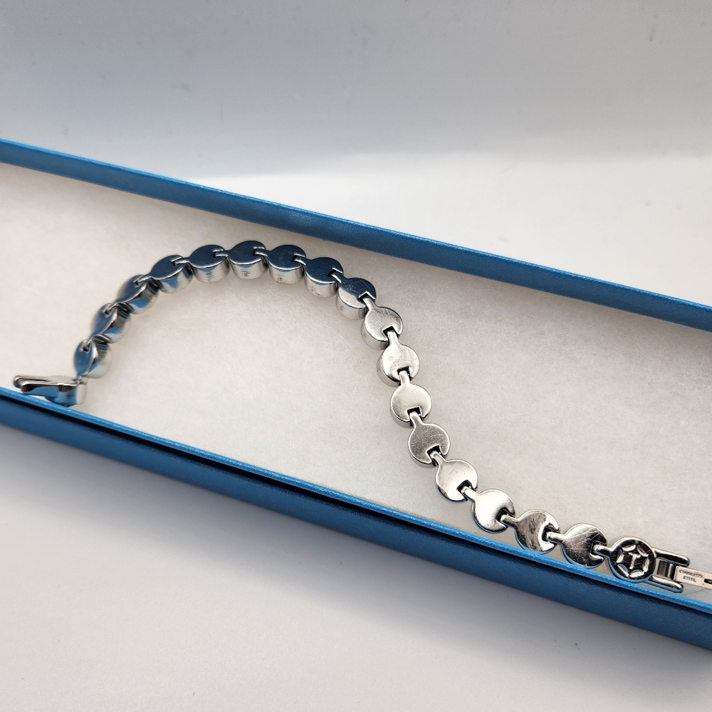 Touchstone Crystal Ice Bracelet, Overcast - Picture 2 of 7